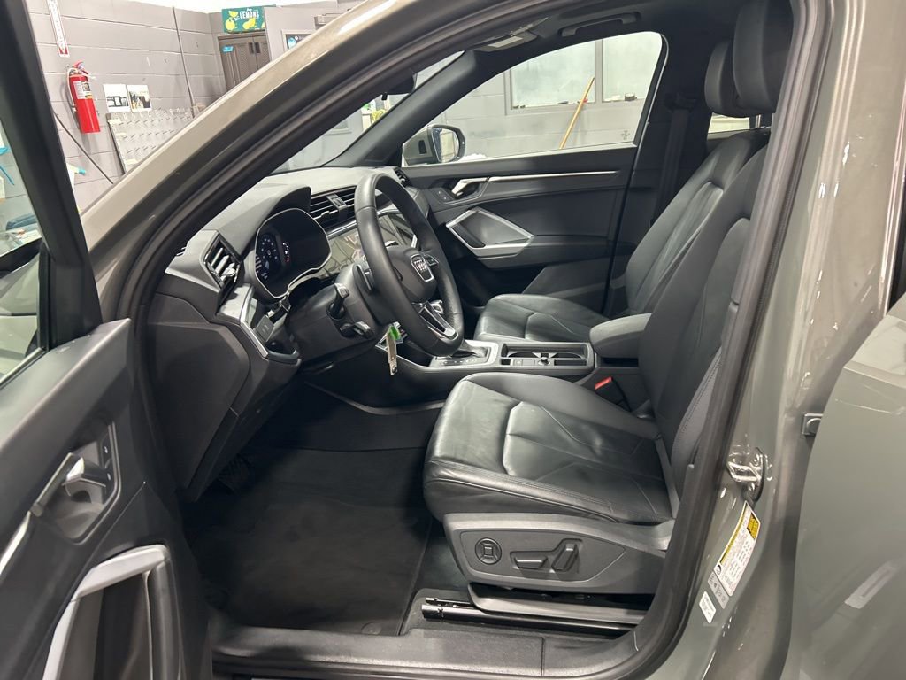 Used 2025 Audi Q3 2.0T Premium image 18