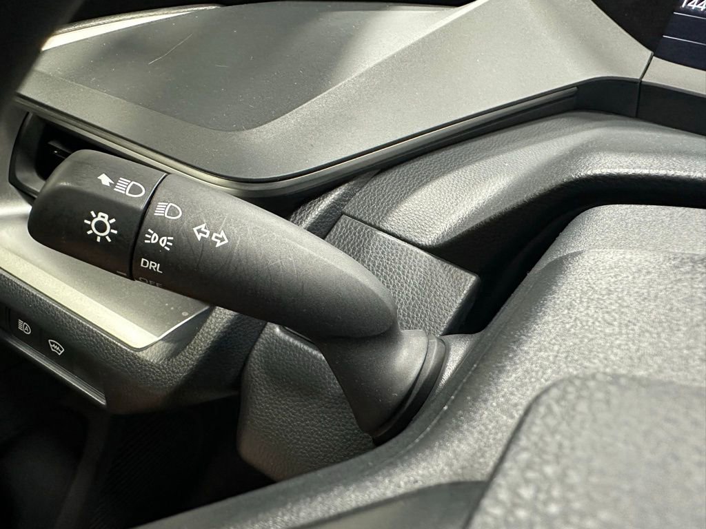 Used 2025 Toyota Prius LE FWD image 21