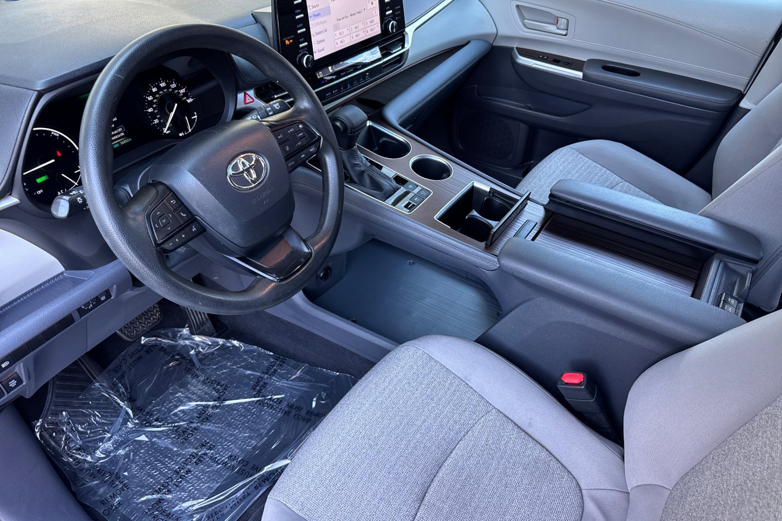 Used 2022 Toyota Sienna LE w/ LE Plus Package AWD/4WD image 11