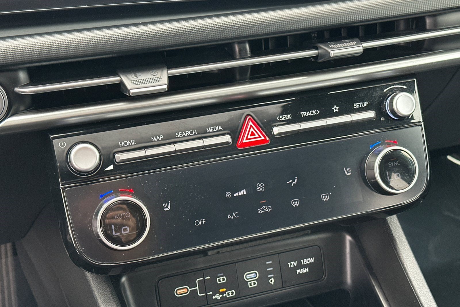 Used 2025 Hyundai Santa Cruz SEL FWD image 19