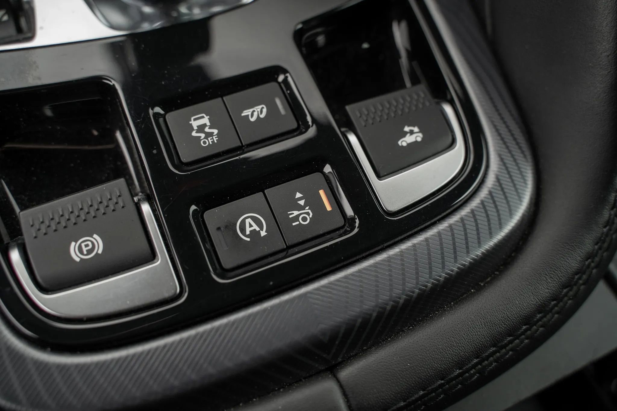 Used 2020 Jaguar F-TYPE R-Dynamic AWD/4WD image 38