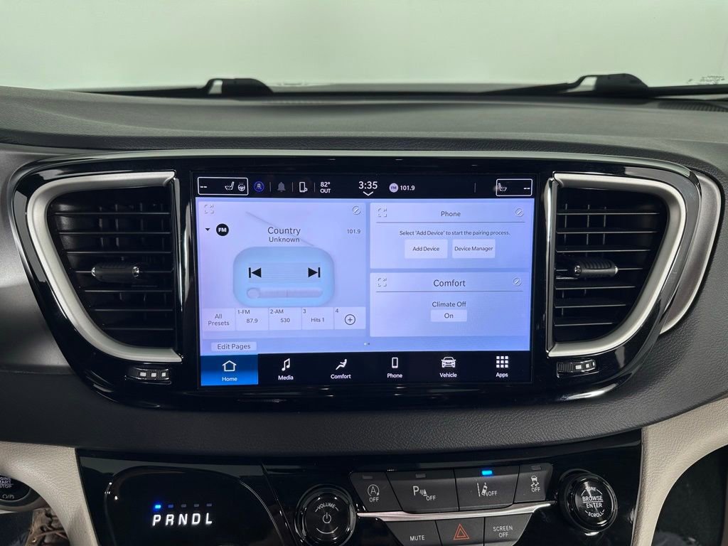 Used 2024 Chrysler Pacifica Touring-L image 6