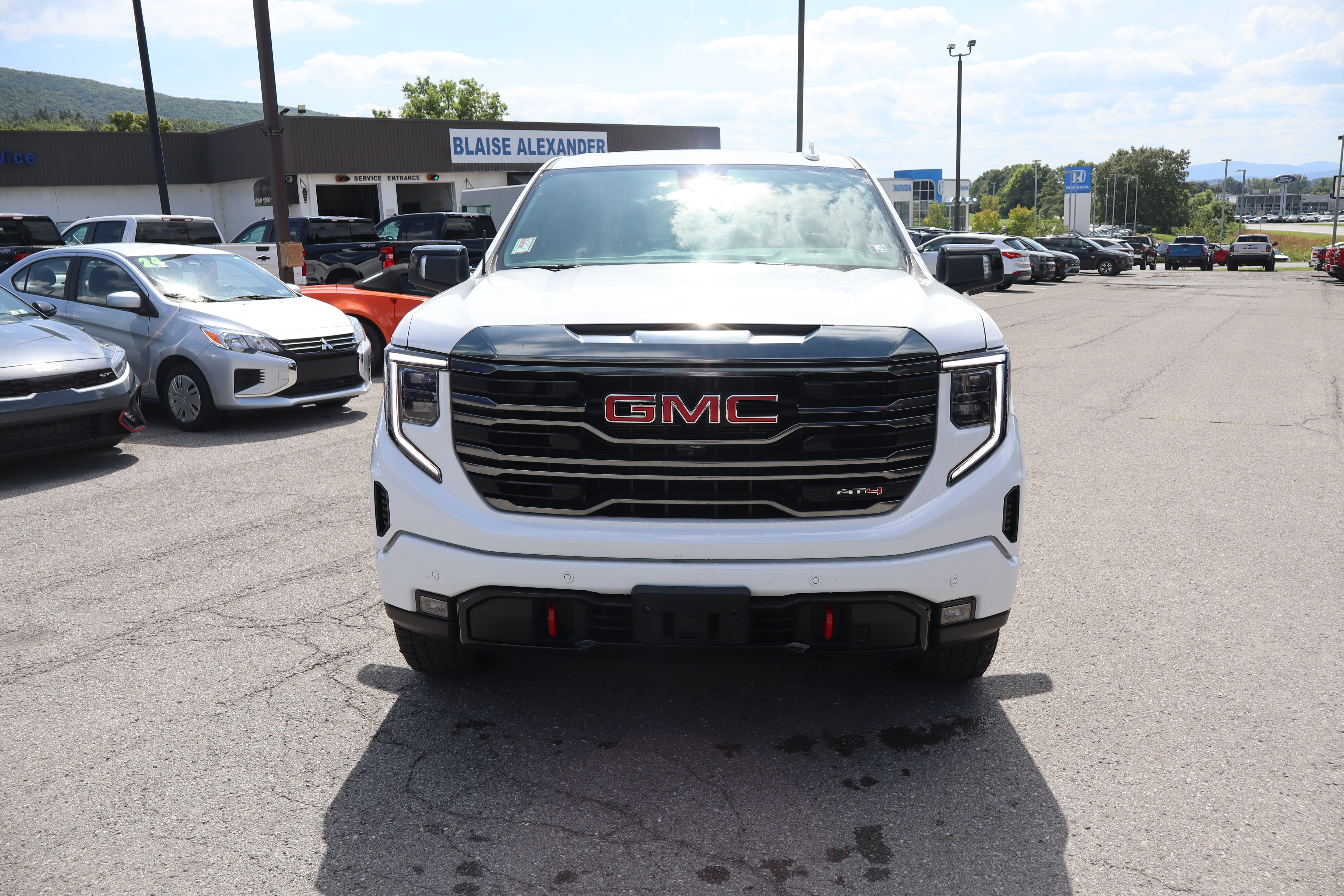 Used 2024 GMC Sierra 1500 AT4 w/ AT4 Carbonpro Edition AWD/4WD image 8