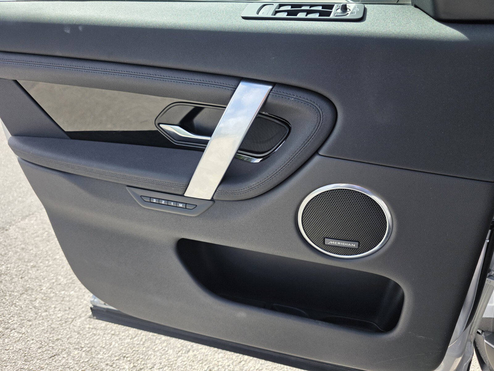 Certified 2025 Land Rover Discovery Sport S image 22