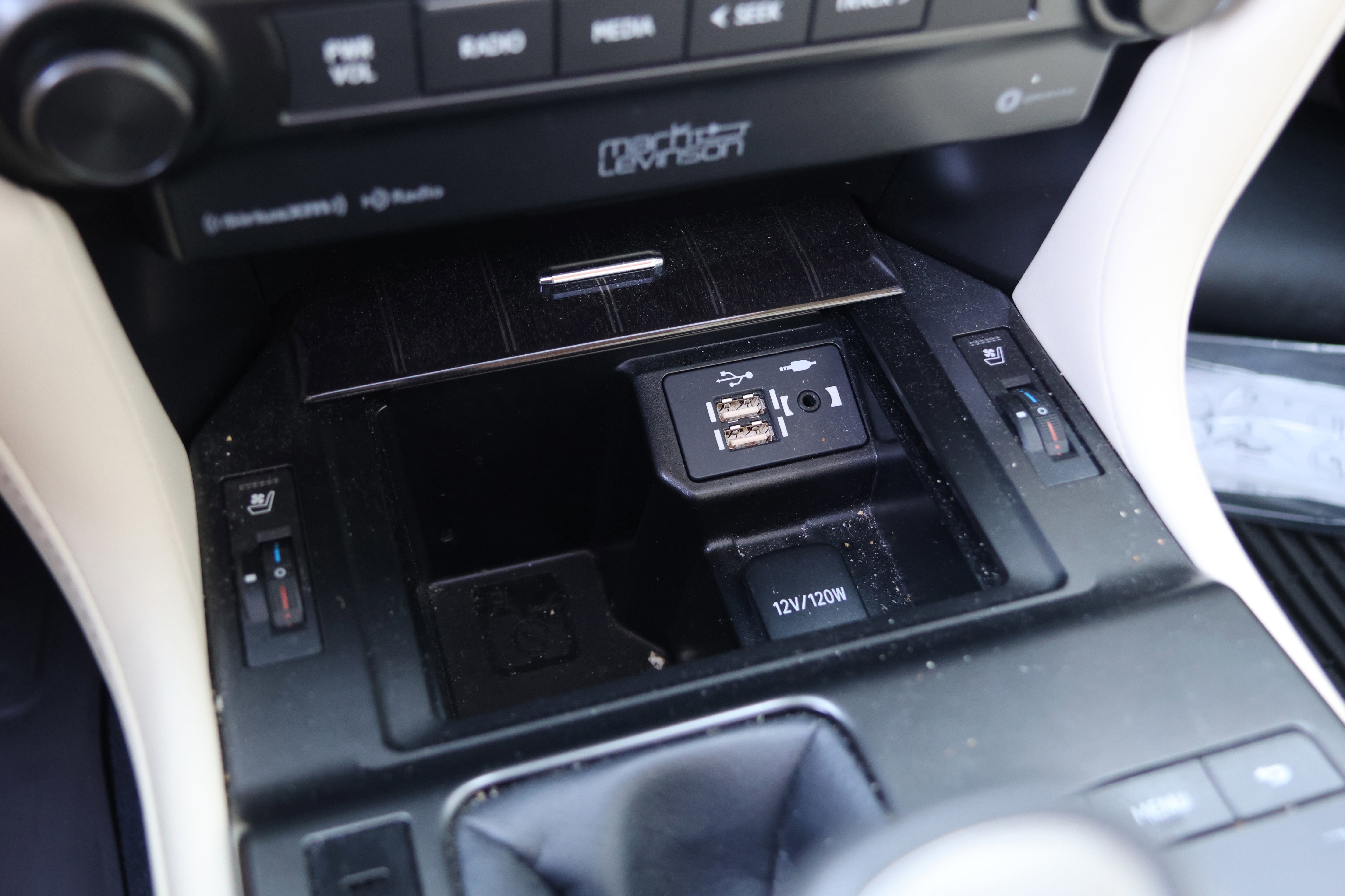 Used 2023 Lexus GX 460 Premium w/ Accessory Package AWD/4WD image 29