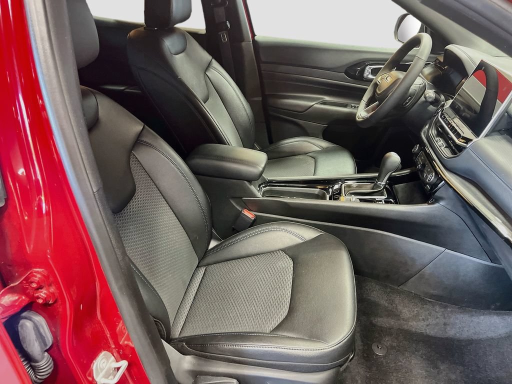 Used 2026 Jeep Compass Latitude AWD/4WD image 28