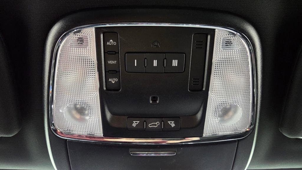 Used 2020 Jeep Grand Cherokee Laredo AWD/4WD image 30