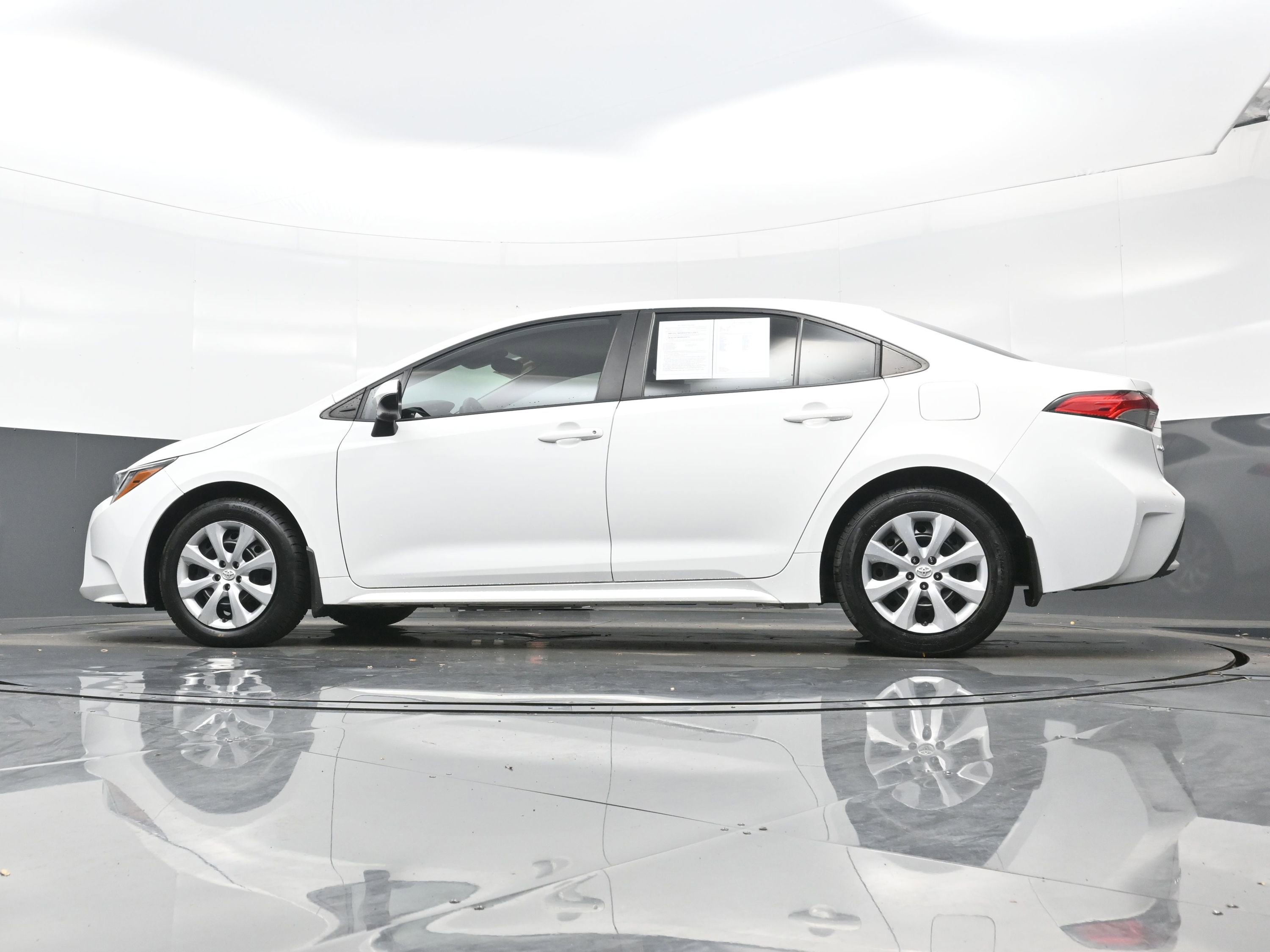 Used 2022 Toyota Corolla LE image 26