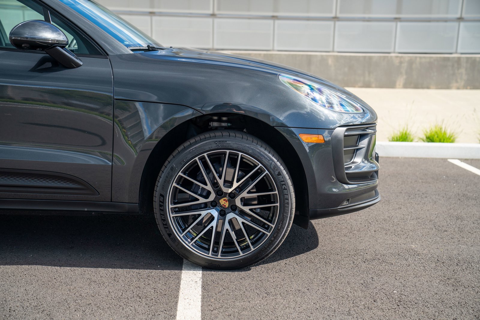 Certified 2026 Porsche Macan AWD/4WD image 9