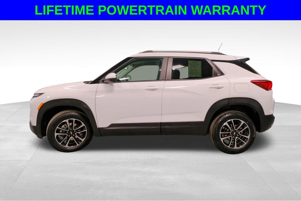 Used 2025 Chevrolet TrailBlazer LT image 3