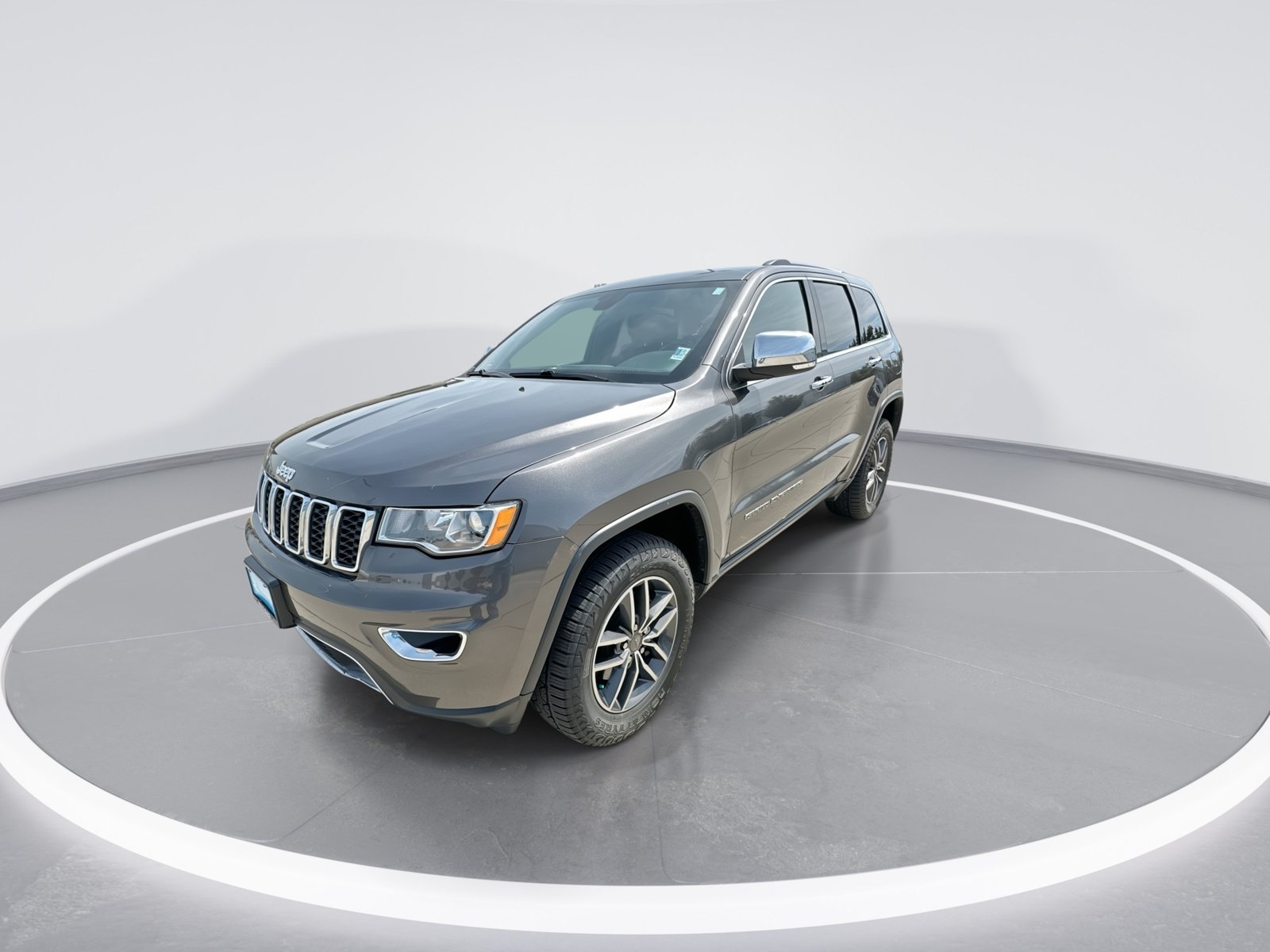 Used 2019 Jeep Grand Cherokee Limited AWD/4WD image 4