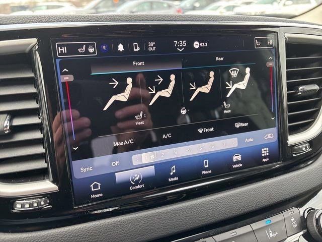 Used 2023 Chrysler Pacifica Touring-L image 22