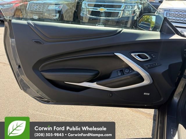 Used 2017 Chevrolet Camaro LT RWD image 13