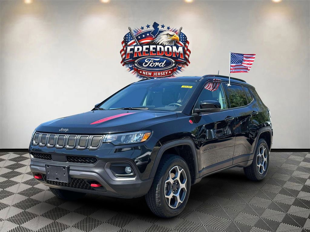 Used 2022 Jeep Compass Trailhawk w/ Trailhawk Convenience Group AWD/4WD image 2