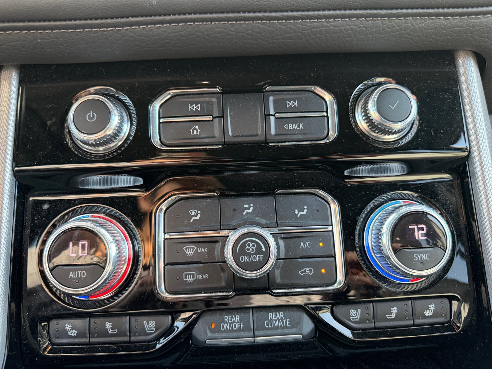 Used 2021 GMC Yukon Denali w/ Denali Ultimate Package AWD/4WD image 14