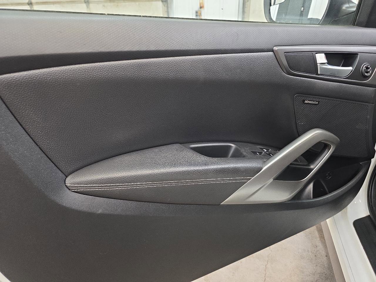 Used 2016 Hyundai Veloster Turbo FWD image 25