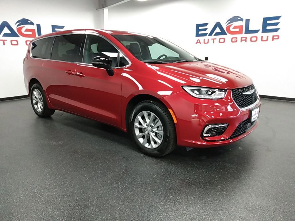 New 2025 Chrysler Pacifica Select