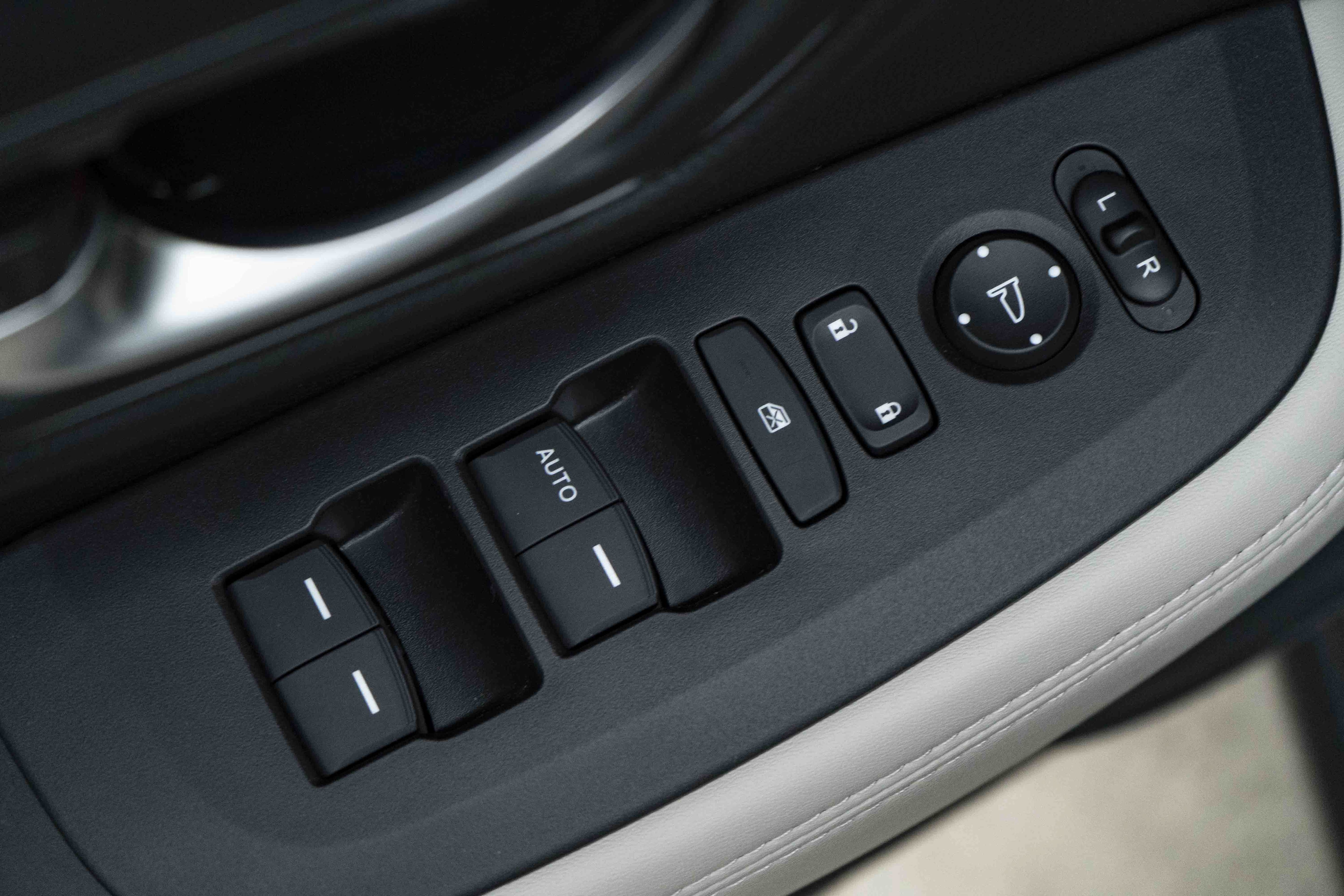 Certified 2026 Honda HR-V LX image 38