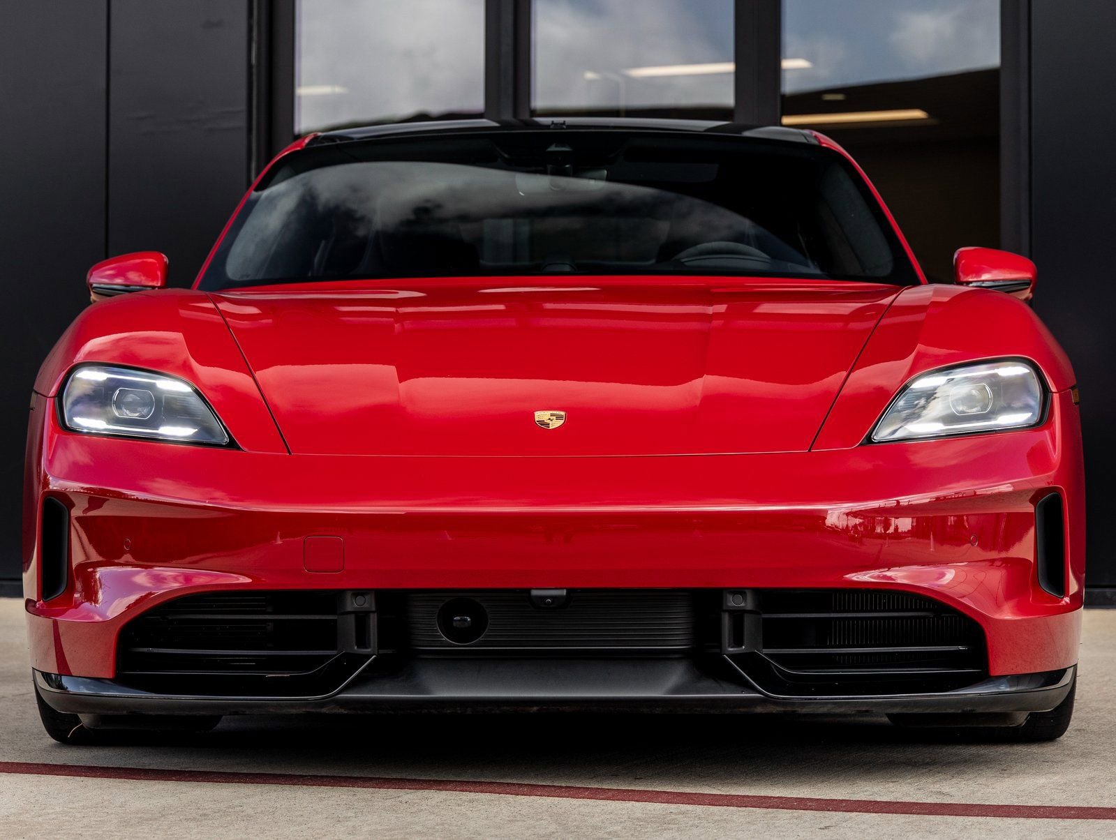 Used 2025 Porsche Taycan GTS image 8