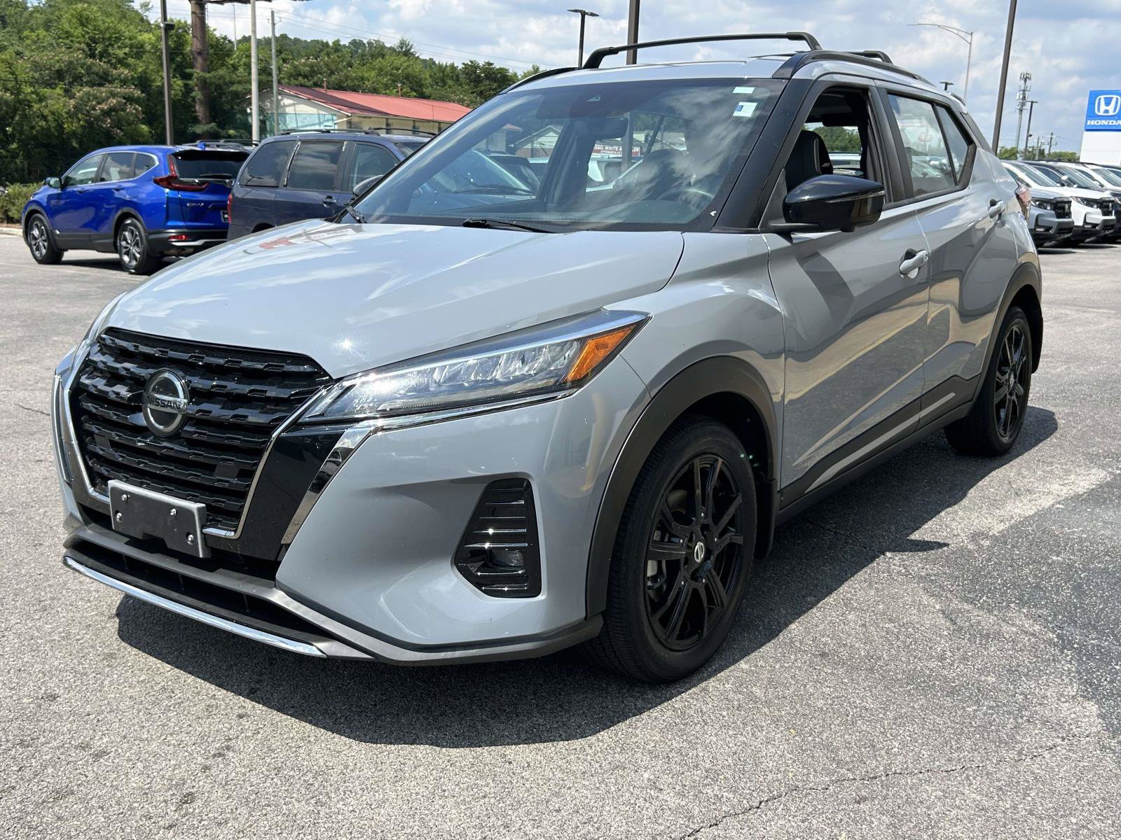 Used 2021 Nissan Kicks SR w/ SR Premium Package FWD image 4