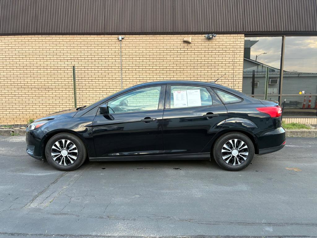 Used 2017 Ford Focus SE FWD image 3