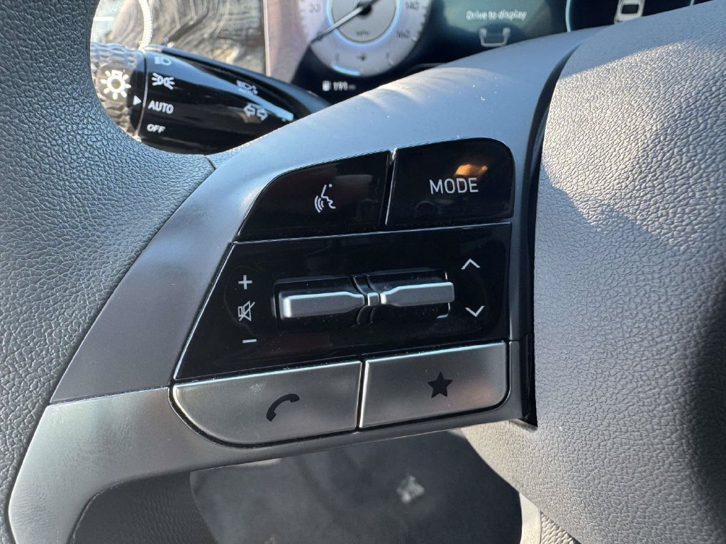 Used 2024 Hyundai Elantra SEL FWD image 18