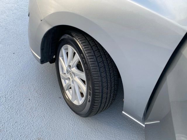 Used 2012 MAZDA MAZDA5 Sport image 22