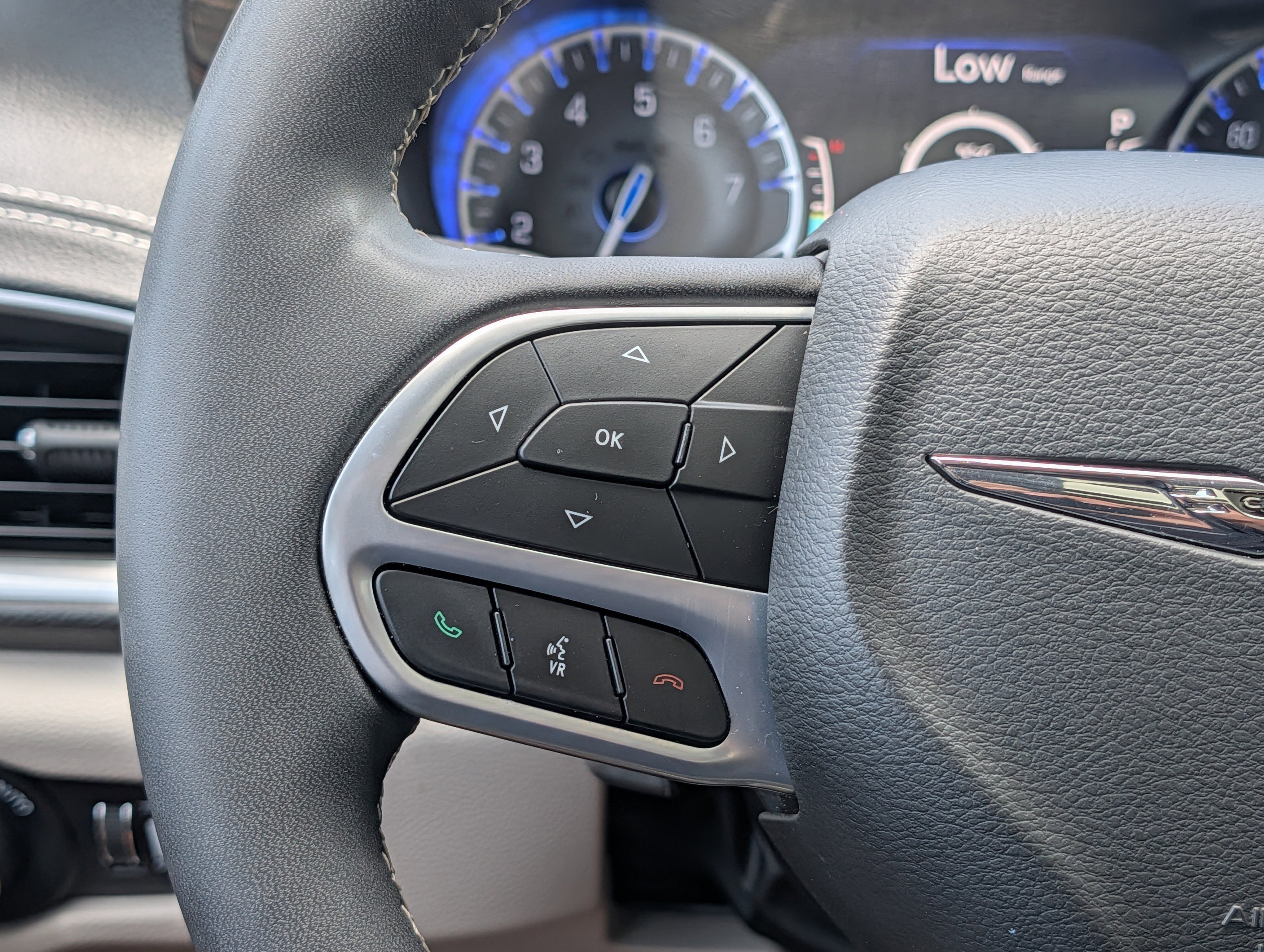 Used 2022 Chrysler Pacifica Limited FWD image 27