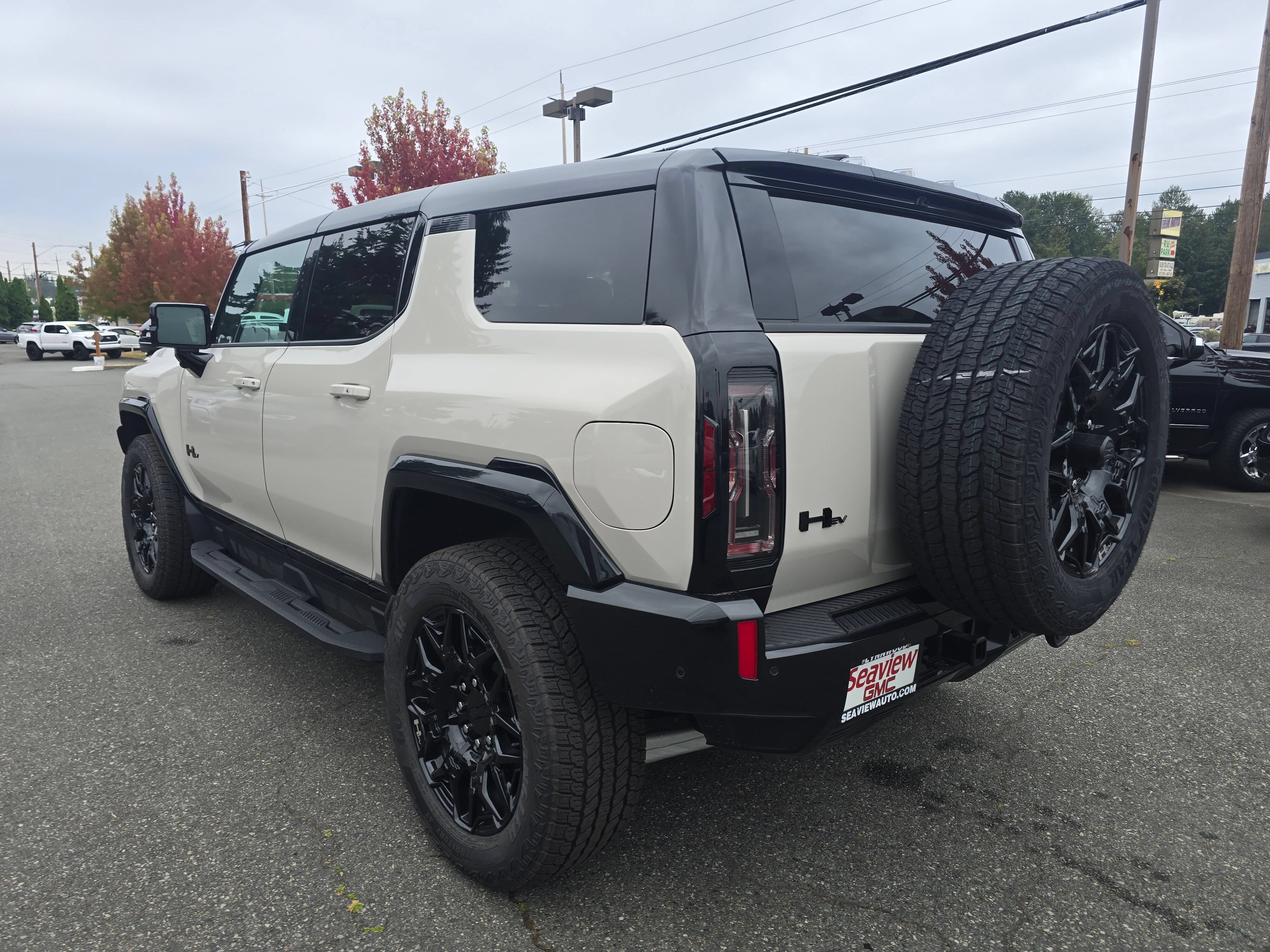 New 2026 GMC Hummer EV SUV w/ LPO, Dark Essentials Package AWD/4WD image 5