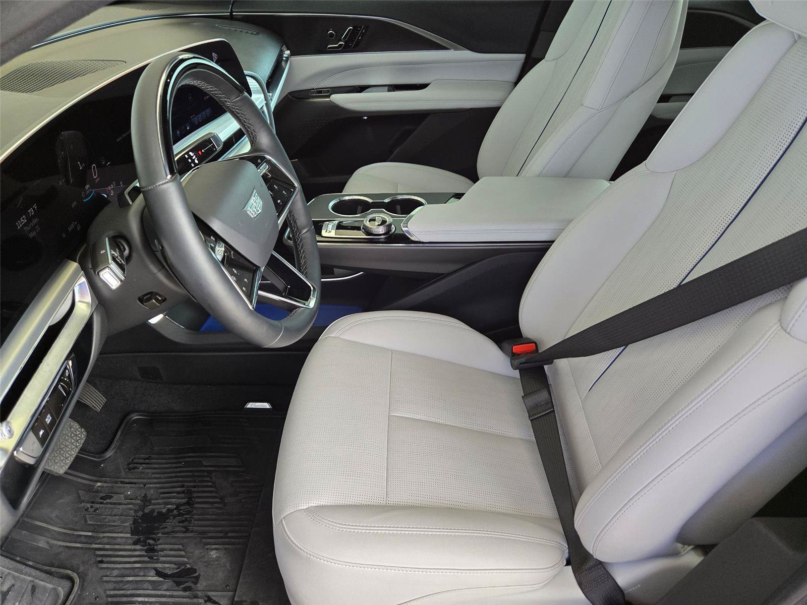 New 2026 Cadillac Lyriq Premium Luxury AWD/4WD image 11