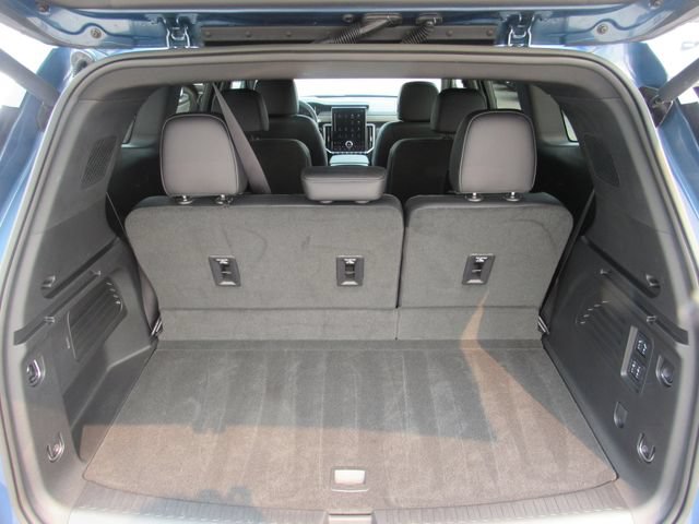 Certified 2025 GMC Acadia Denali w/ LPO, All-Weather Package AWD/4WD image 27