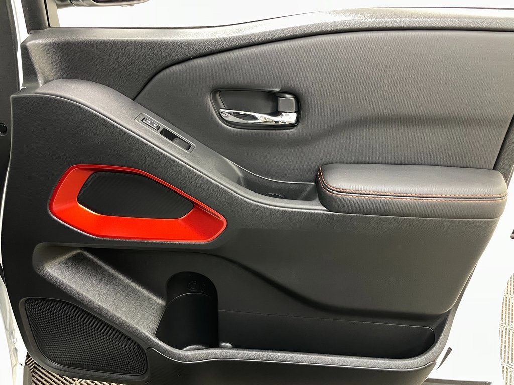 Used 2024 Nissan Frontier PRO-4X w/ Pro Convenience Package image 40