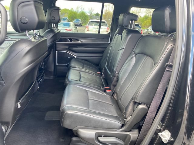 Used 2023 Jeep Wagoneer Series III w/ Preferred Equipment Group AWD/4WD image 19