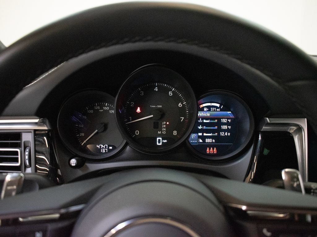 Certified 2026 Porsche Macan AWD/4WD image 26