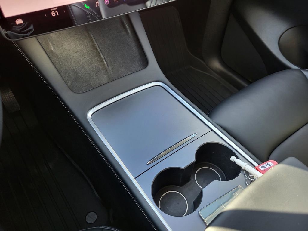 Used 2022 Tesla Model Y Long Range image 28