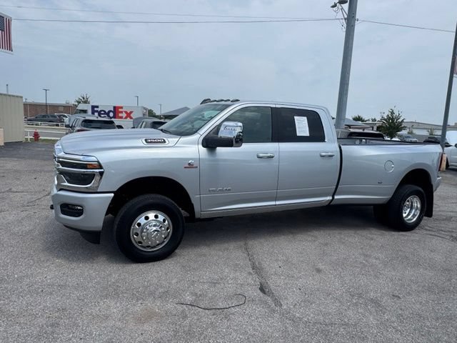 Certified 2026 RAM 3500 Laramie AWD/4WD image 3