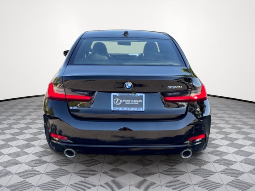 Used 2023 BMW 330i Sedan w/ Convenience Package RWD image 11