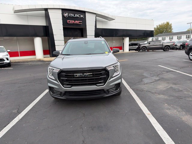 Used 2023 GMC Terrain SLE w/ Driver Convenience Package FWD image 15