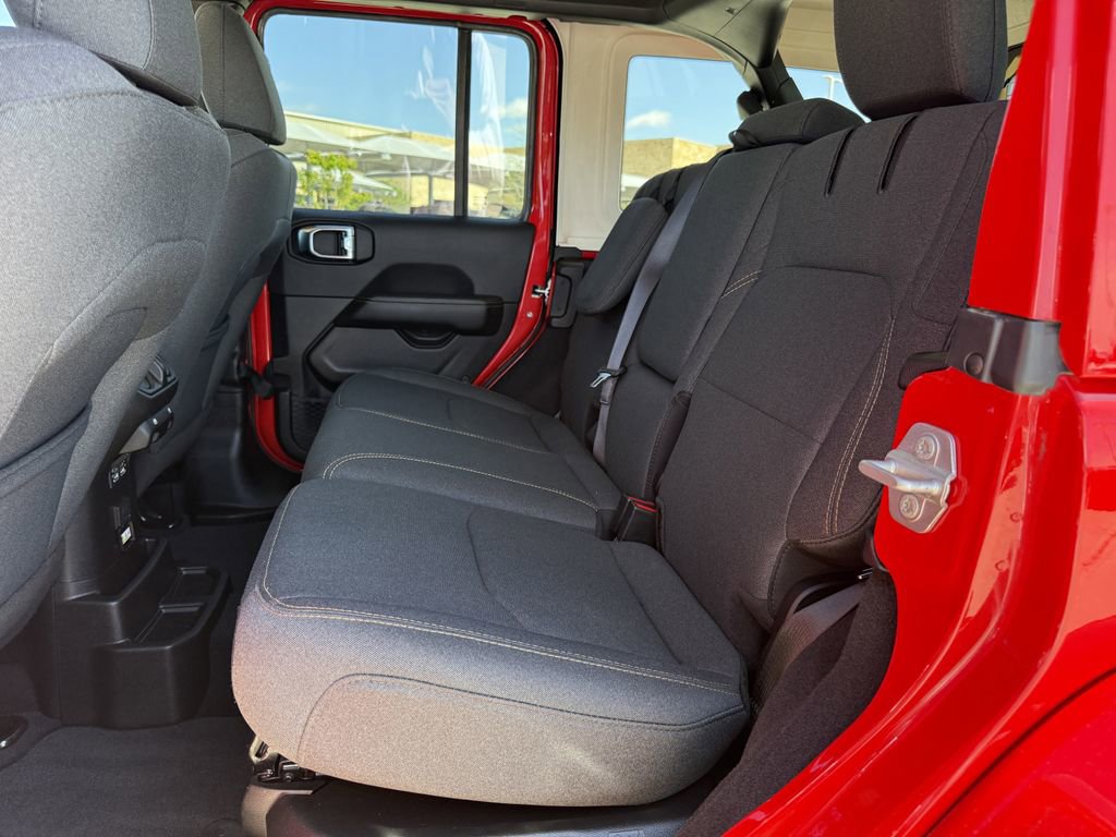 Used 2025 Jeep Wrangler Unlimited Sahara w/ Safety Group image 26