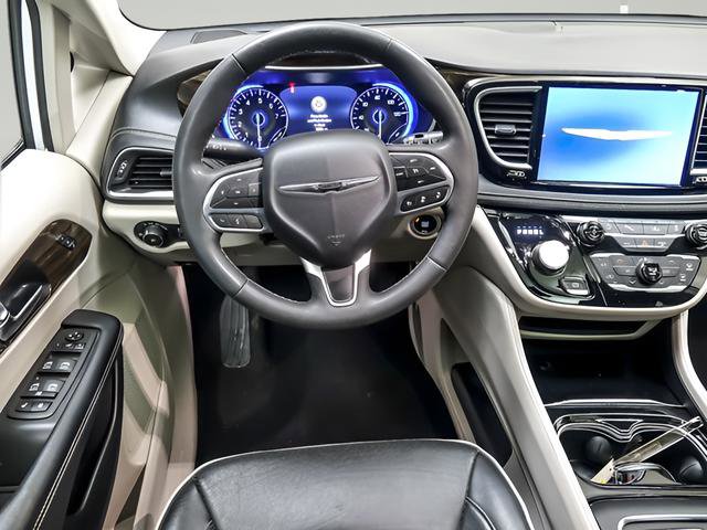 Used 2023 Chrysler Pacifica Limited image 14