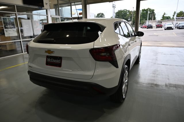 New 2026 Chevrolet Trax LS w/ Driver Confidence Package FWD image 5