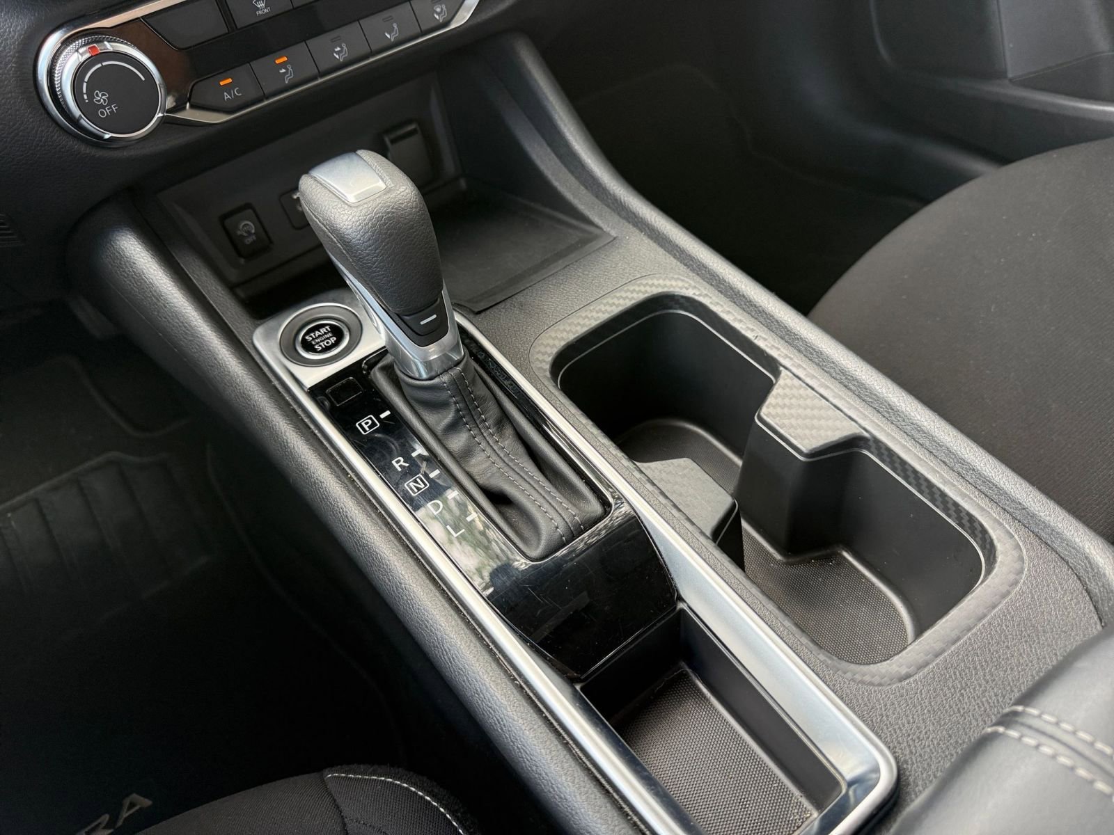 Used 2025 Nissan Sentra SV image 41