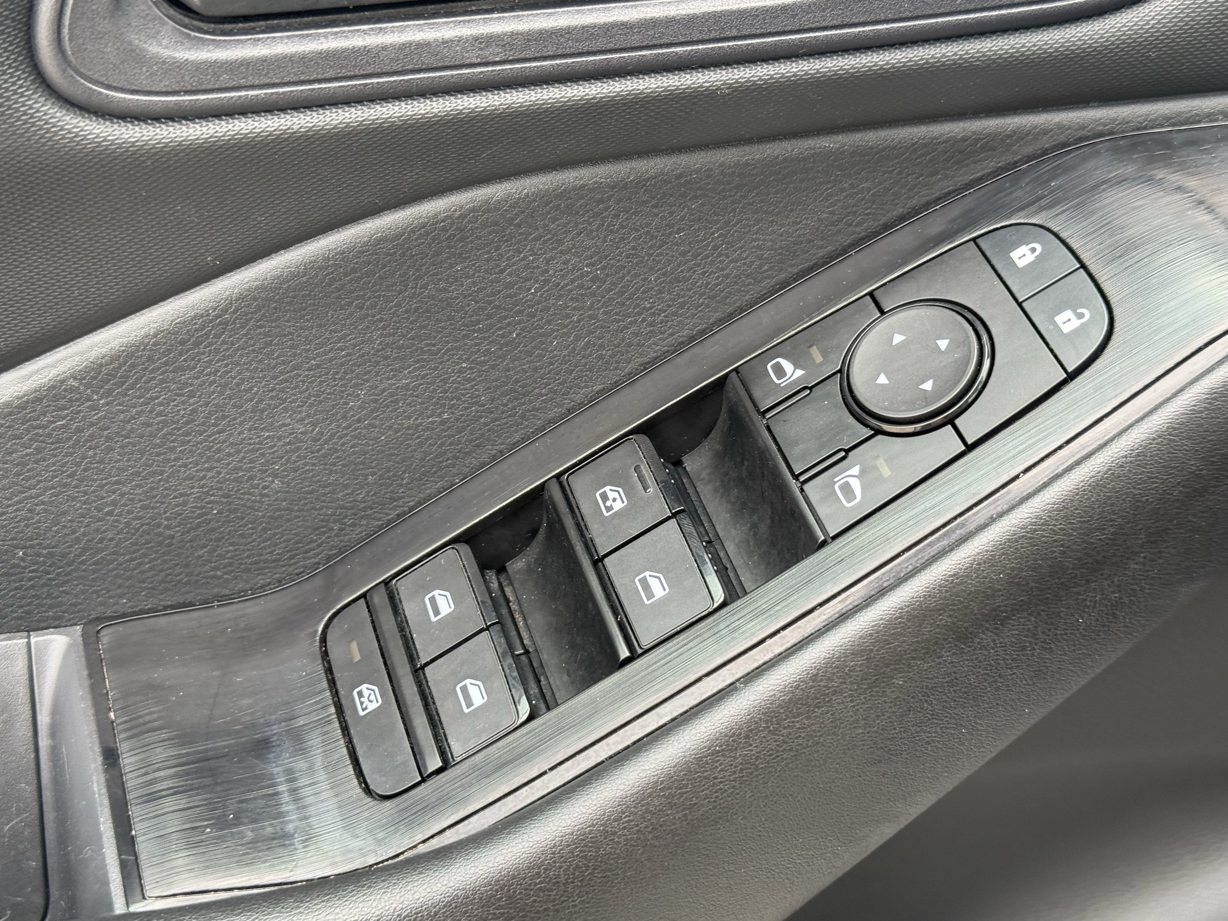 Used 2024 Nissan Rogue S AWD/4WD image 24