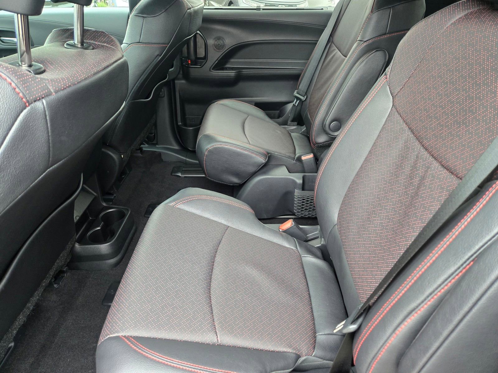 Used 2025 Toyota Sienna XSE AWD/4WD image 17