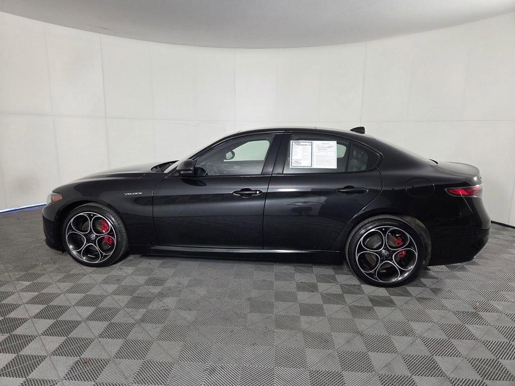 Used 2024 Alfa Romeo Giulia Veloce image 11