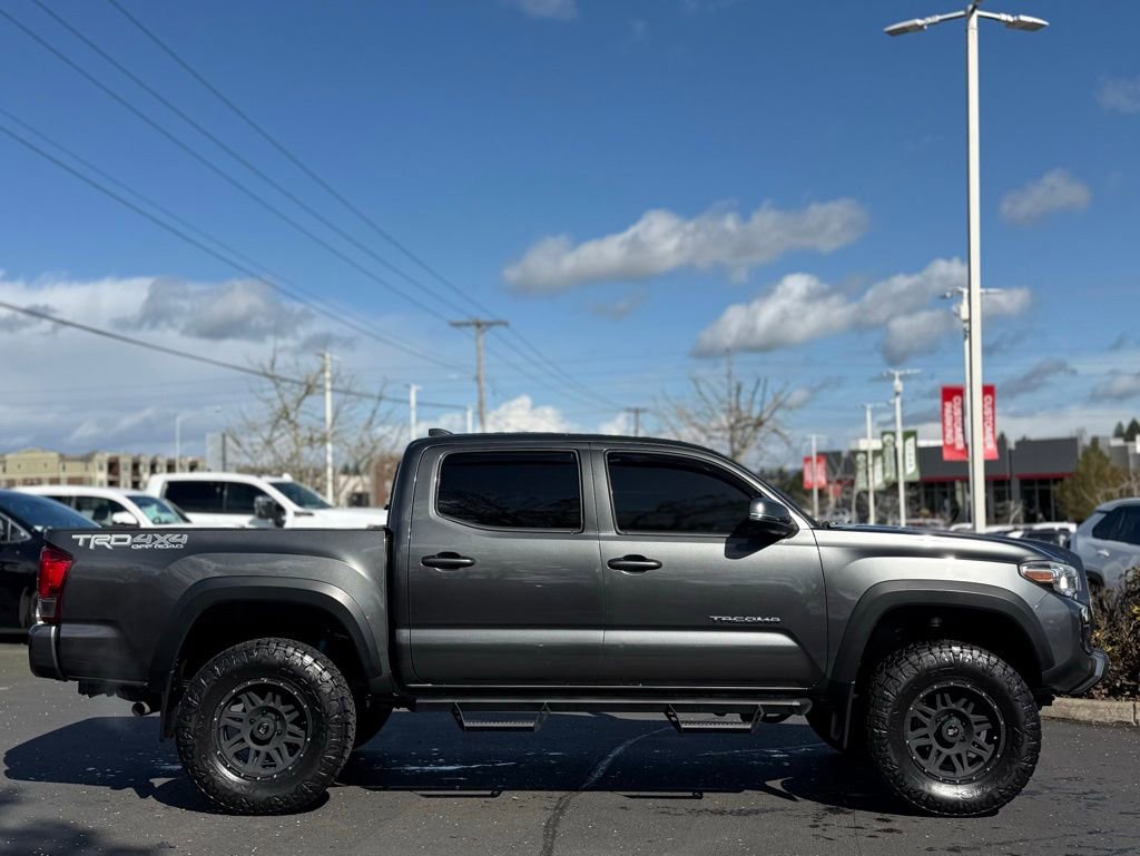 Used 2016 Toyota Tacoma TRD Off-Road image 6