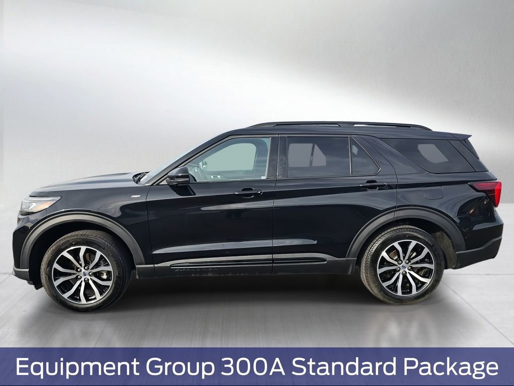 Certified 2025 Ford Explorer ST-Line AWD/4WD image 3