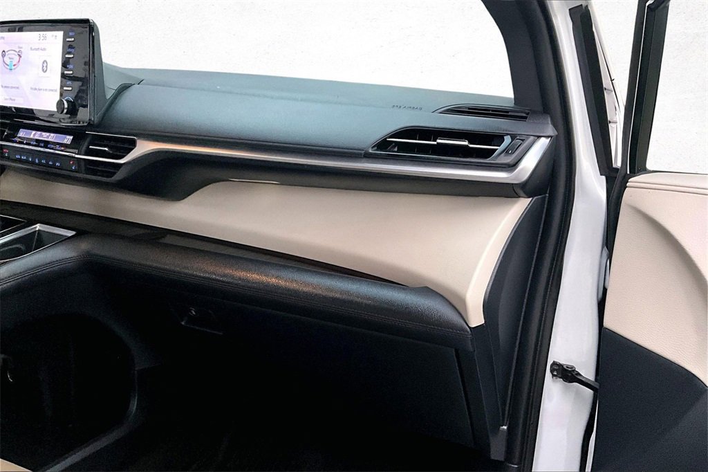 Certified 2021 Toyota Sienna XLE image 25