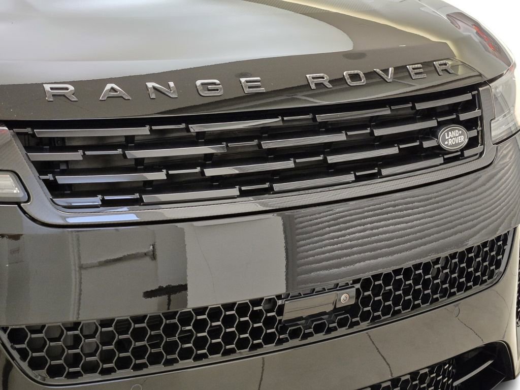 Used 2024 Land Rover Range Rover Sport image 4