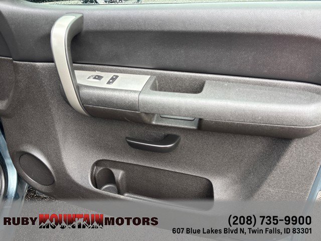 Used 2007 GMC Sierra 2500 SLE w/ Z71 Off-Road Package image 18